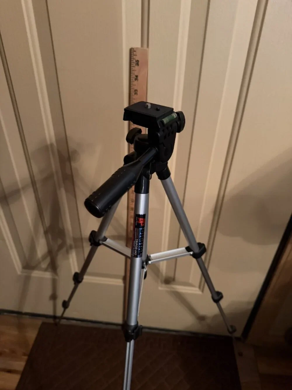 AP Ace Pro Series 36” Digital Photo/Video Tripod/swivel W/Carry Case. Good Cond.